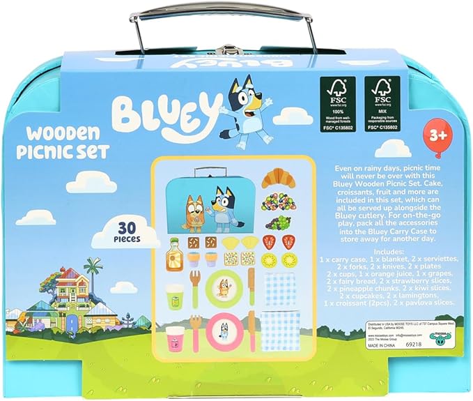 Bluey – Picnic Basket Set – 30 Piece Wooden Roleplay Toy with Carry Case, Cutlery & Pretend Food Accessories for Kids – FSC-Certified Material – Fun Imaginative Kit for 3 Years and Up