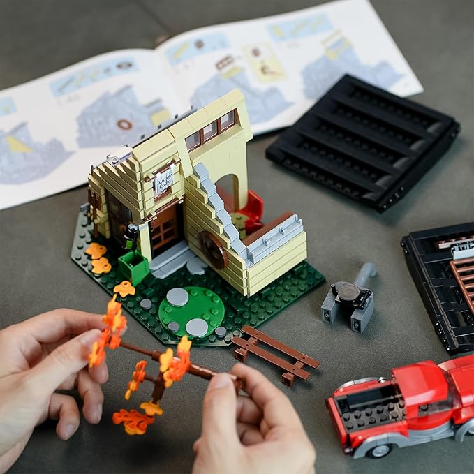 House Building Set Compatible with Lego for Adults,A Frame Cabin Toy for Architecture Lovers,Gift for Halloween,Christmas Home Decor 696 pcs