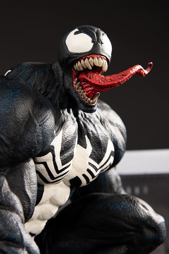 McFarlane Toys - Marvel Venom 1:6th Scale Collectible with Scene & Comic (Venom #5)