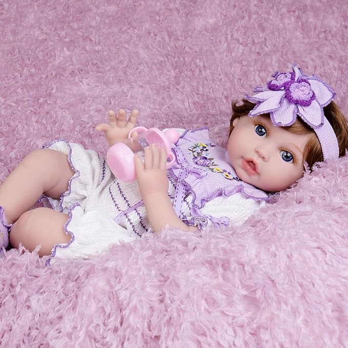 Realistic Reborn Baby Dolls, 22-Inch Newborn Baby Doll Soft Cloth Body Lifelike Baby Dolls Complete with Clothes and Toy Accessories Christmas Birthday Gift Set for Kids 3+