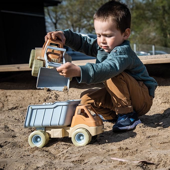 Dantoys BIO Kids’ Big Dump Truck, Green Sugarcane Bioplastic Toy, Indoor & Outdoor Play, Safe Rounded Edges, Role Play, Sensory Exploration with Sand & Water, Motor Skills, Made in Denmark, Ages 2+