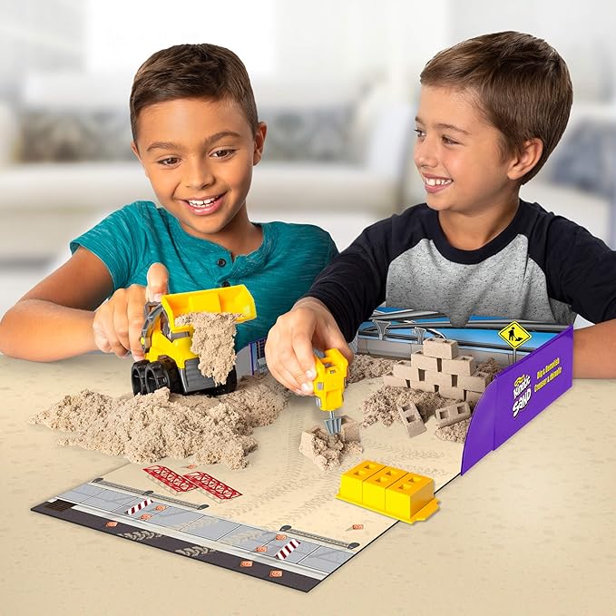 Kinetic Sand, Dig & Demolish Playset with 1lb Play Sand & Toy Truck, Sensory Toys for Kids Ages 3 and up