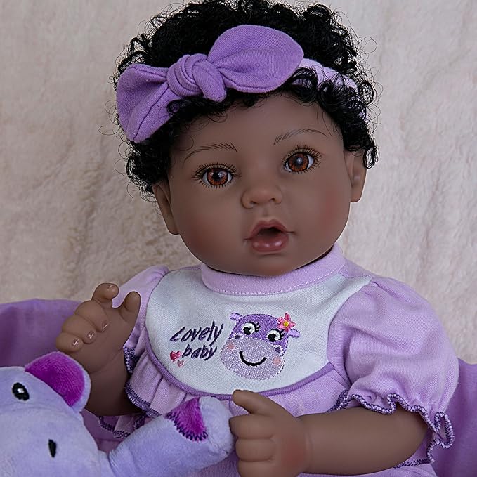 Reborn Baby Doll, 18-Inch Lifelike Baby Dolls American African Baby Girl Soft Cloth Body Newborn Baby Dolls with Clothes and Toy Accessories Birthday Gift for Kids Age 3+