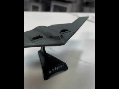 Daron B-2 Spirit Stealth Bomber Die-Cast Model – 1:280 Scale Long-Range Strategic Aircraft Replica with Display Stand, Highly Detailed, 3” Length x 7.4” Wingspan, Adult Collectible Ages 14+
