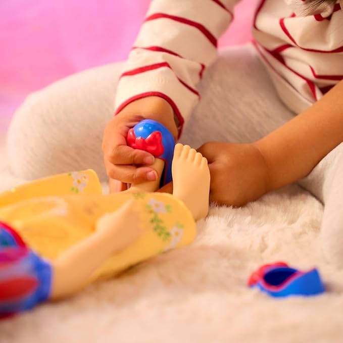 Disney Store Official Snow White Once Upon a Story Doll - 16 Inch Disney Princess Toys Featuring Reflective Eyes with 3D Pupil and Iris, Detailed Costume, Hair Comb & Shoes - Comes in Display Box