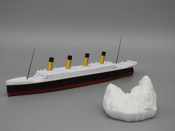 12" Prebuilt Display Model Ship (RMS Titanic 1ft Model with Iceberg (includes Masts))
