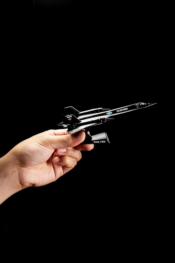SR-71 Blackbird Die-Cast Metal Model – 1:200 Scale Strategic Reconnaissance Aircraft Replica with Display Stand, Highly Detailed, 6.2” Length x 3.2” Wingspan, Adult Collectible Ages 14+