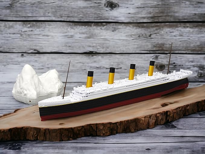12" Prebuilt Display Model Ship (RMS Titanic 1ft Model with Iceberg (includes Masts))