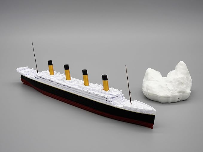 12" Prebuilt Display Model Ship (RMS Titanic 1ft Model with Iceberg (includes Masts))