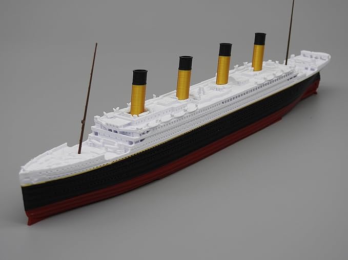 12" Prebuilt Display Model Ship (RMS Titanic 1ft Model with Iceberg (includes Masts))