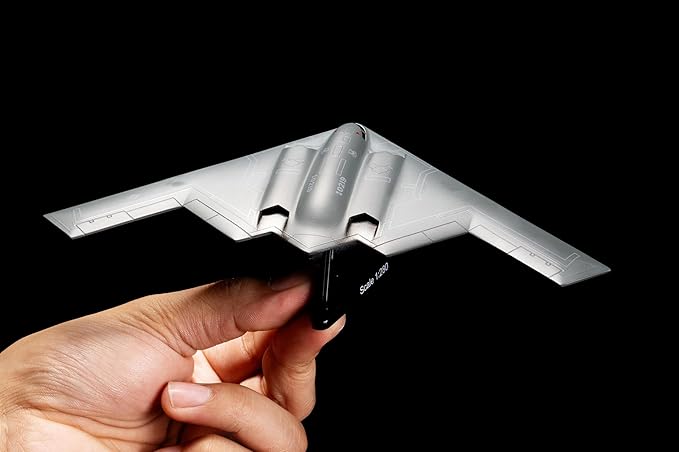 Daron B-2 Spirit Stealth Bomber Die-Cast Model – 1:280 Scale Long-Range Strategic Aircraft Replica with Display Stand, Highly Detailed, 3” Length x 7.4” Wingspan, Adult Collectible Ages 14+