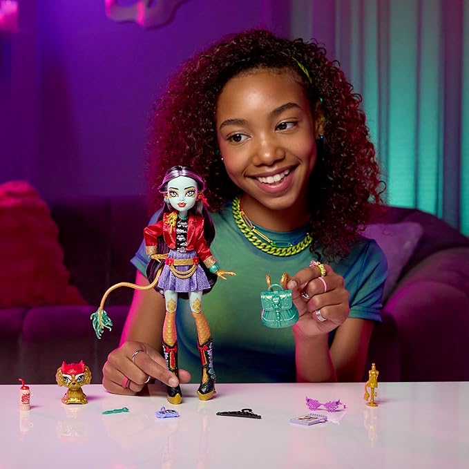 Monster High Jinafire Long Doll, Dragon with Pet Dog Cloudy “Yun Yun” and 7 Accessories Like Sketch Pad, Yogurt Drink, Backpack and More