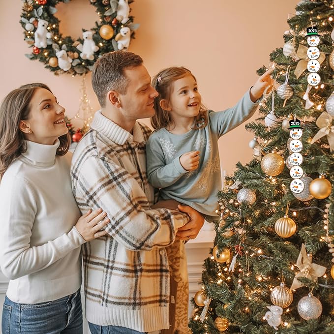 Personalized Snowman Family Ornament, Custom Names on Stacked Snowmen with Top Hats and Carrot Nose Faces, Hanging Tree Decoration, Gifts for Families, Gifts for Christmas