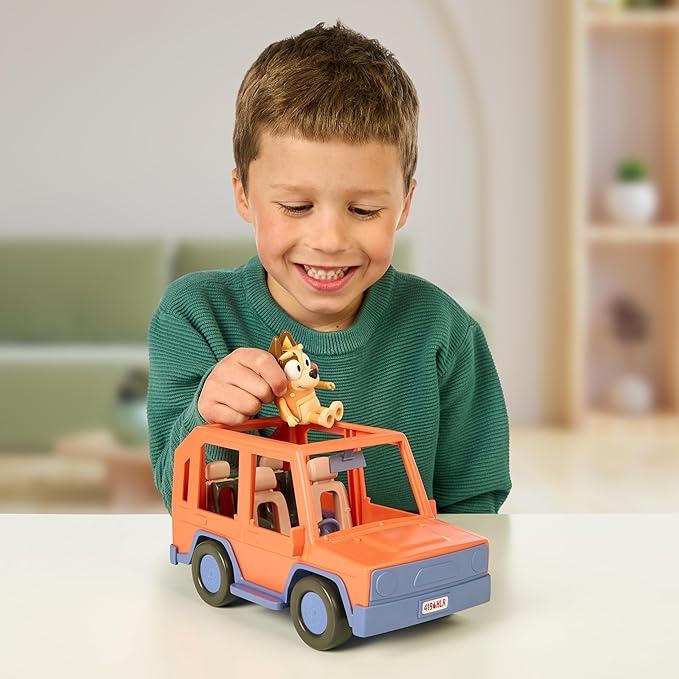 Bluey Heeler Family Road Trip 4WD Vehicle, Includes Articulated Chilli Figure, with Open Roof to Easily Fit 4 Figures Inside, Ideal for All 2.5 Inch Figures (Sold Separately)