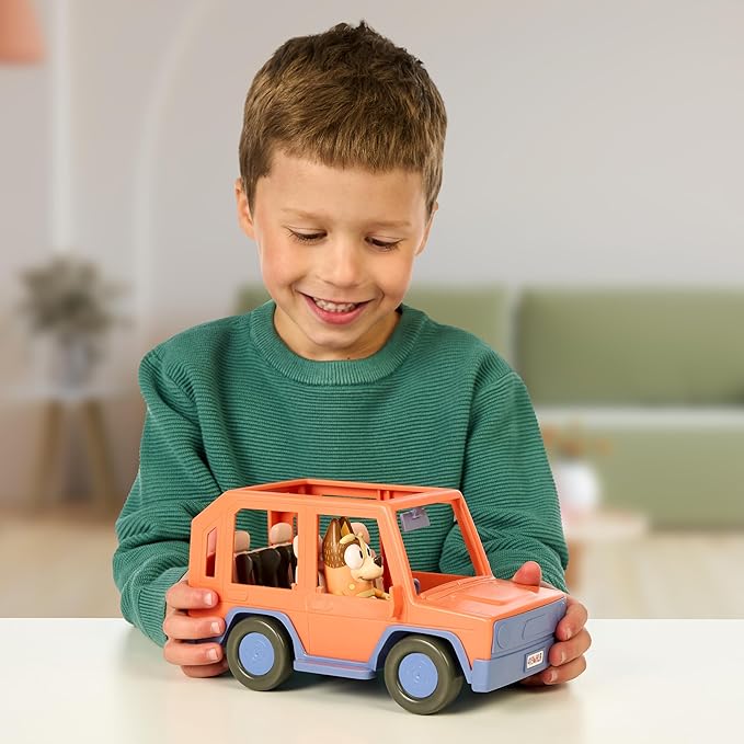 Bluey Heeler Family Road Trip 4WD Vehicle, Includes Articulated Chilli Figure, with Open Roof to Easily Fit 4 Figures Inside, Ideal for All 2.5 Inch Figures (Sold Separately)